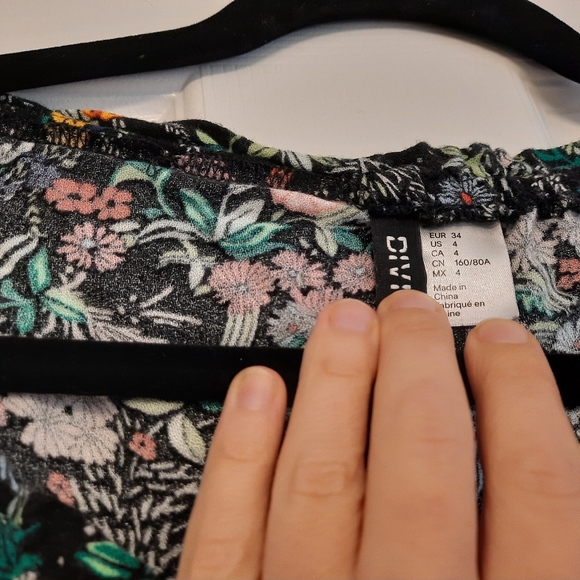 H & M divided off shoulder floral peasant top - Picture 2 of 2